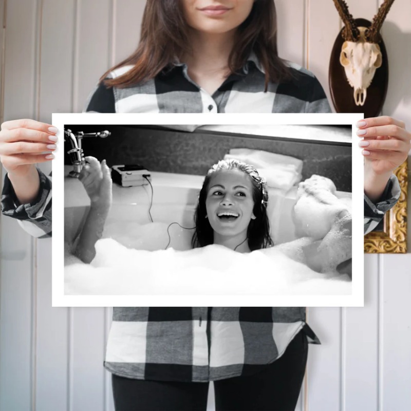 ภาพพิมพ์บนผ้าใบลายฉากตลกในห้อง - Home Movie Bathroom Scene บทวิจารณ์และราคา
